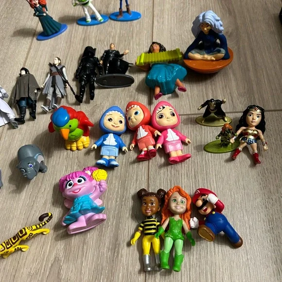 Approx. 30 Used Action & Other Figurines in Good Condition. See Pix. - Picture 2 of 14
